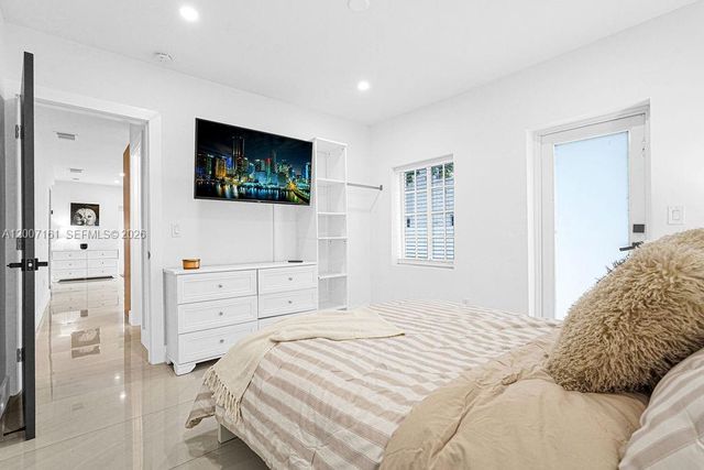 570 NW 48th St, Miami, FL 33127