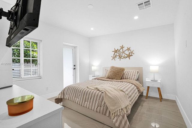 570 NW 48th St, Miami, FL 33127