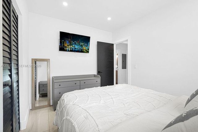 570 NW 48th St, Miami, FL 33127