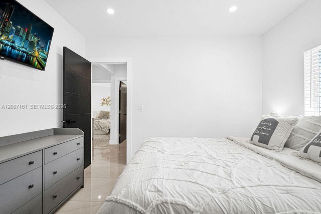 570 NW 48th St, Miami, FL 33127