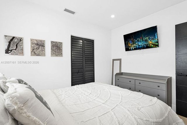 570 NW 48th St, Miami, FL 33127