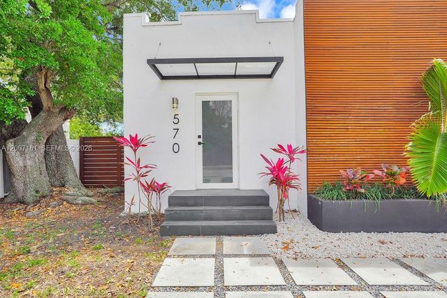 570 NW 48th St, Miami, FL 33127