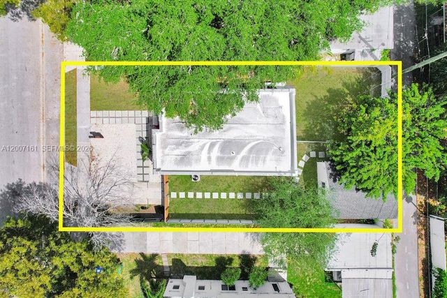 570 NW 48th St, Miami, FL 33127