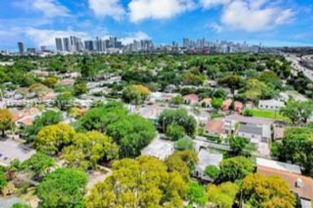 570 NW 48th St, Miami, FL 33127