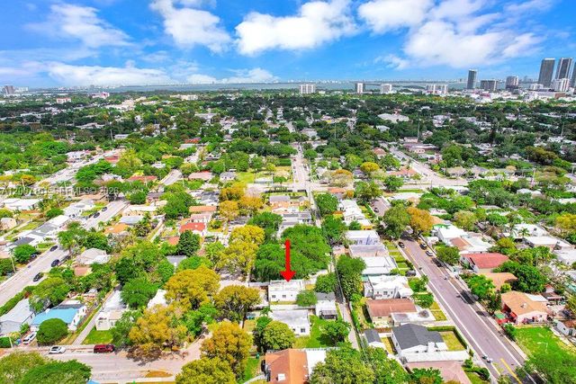 570 NW 48th St, Miami, FL 33127