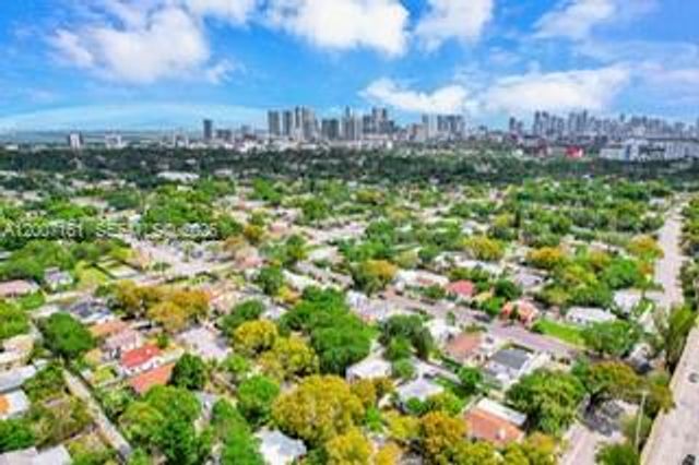 570 NW 48th St, Miami, FL 33127