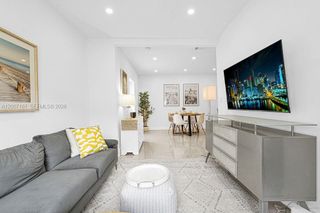 570 NW 48th St, Miami, FL 33127