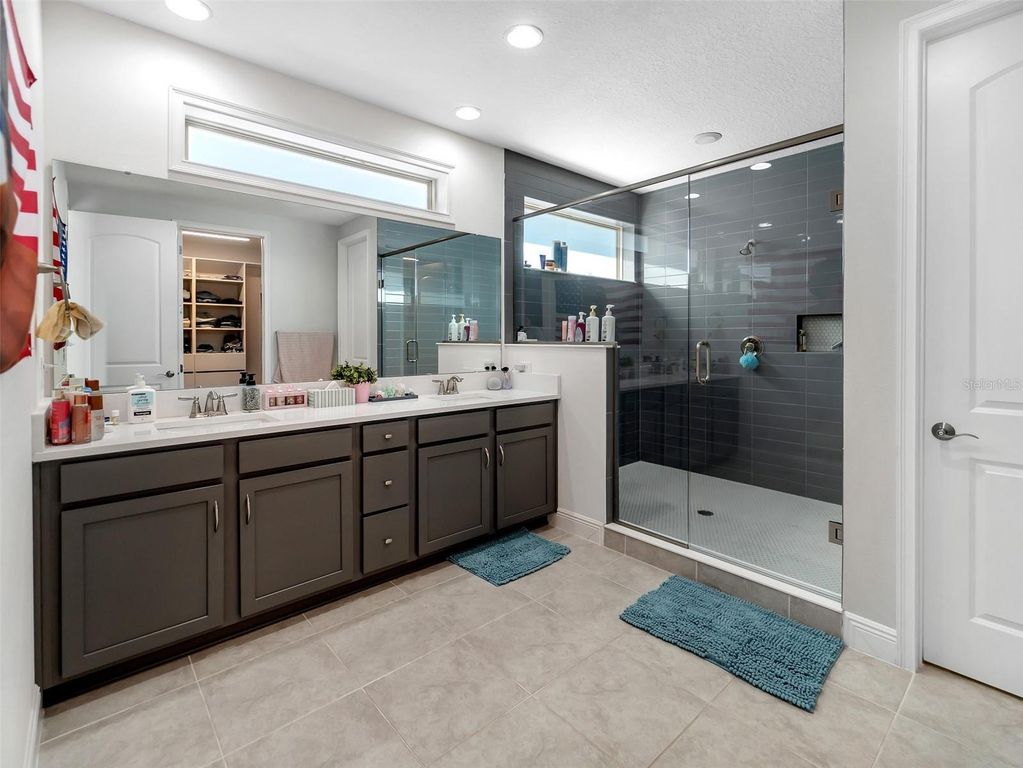 Image 41 of property listing at 13759 LARKTON LANE, Orlando, FL 32832