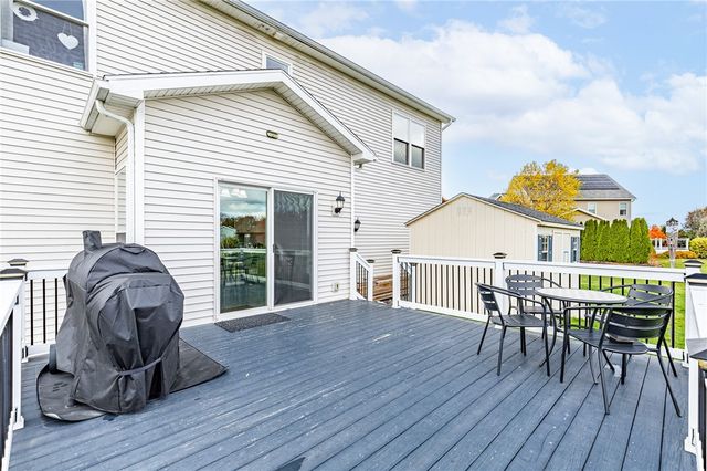 242 Woodsview Drive, Webster, NY 14580