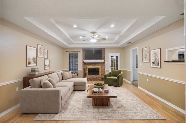 121 Crestview Street, Chandler, TX 75758