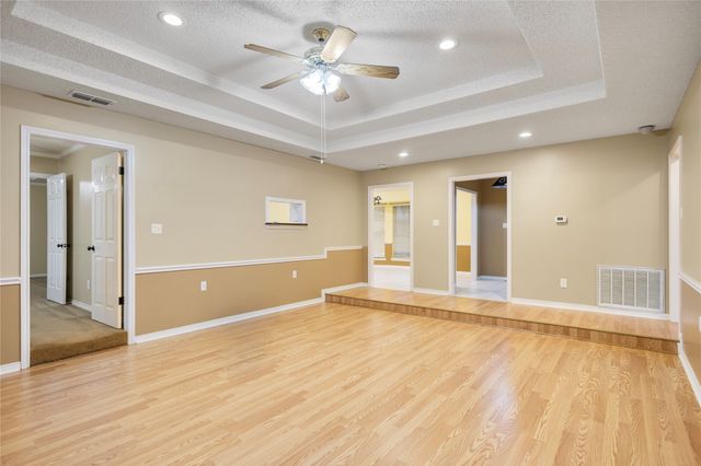 121 Crestview Street, Chandler, TX 75758