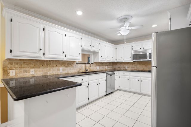 121 Crestview Street, Chandler, TX 75758