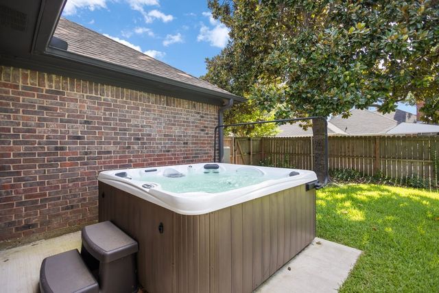 121 Crestview Street, Chandler, TX 75758