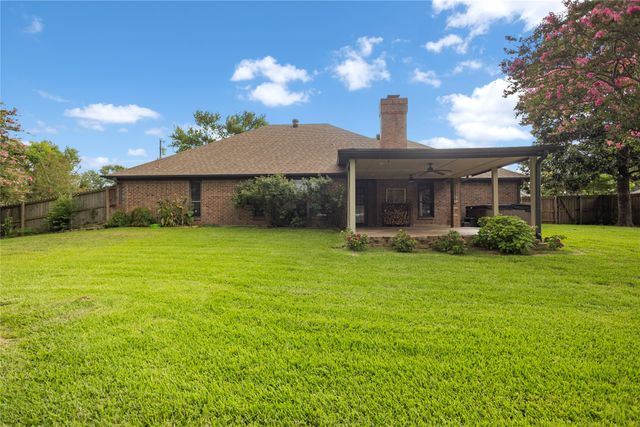 121 Crestview Street, Chandler, TX 75758