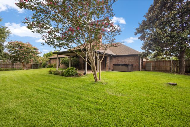 121 Crestview Street, Chandler, TX 75758