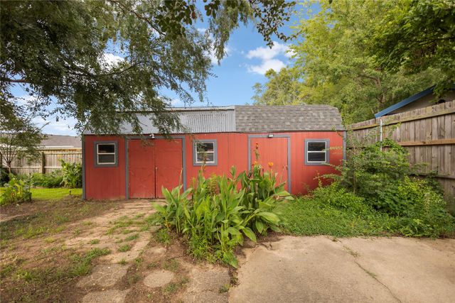 121 Crestview Street, Chandler, TX 75758