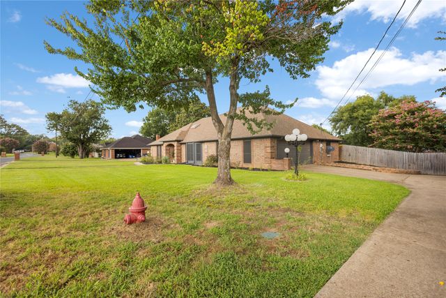 121 Crestview Street, Chandler, TX 75758