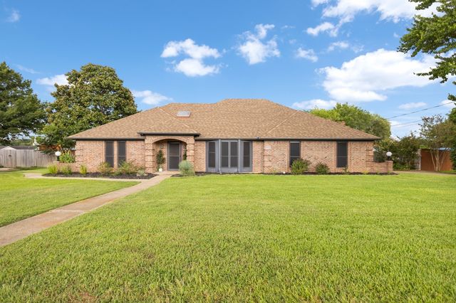 121 Crestview Street, Chandler, TX 75758