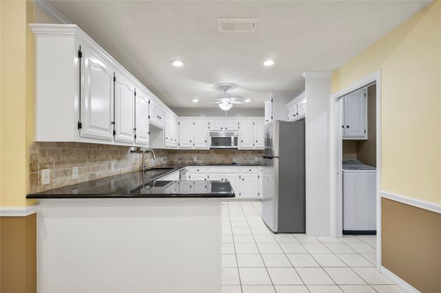121 Crestview Street, Chandler, TX 75758