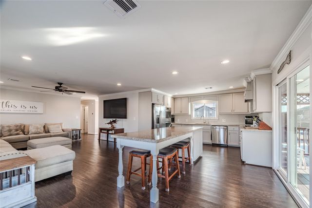 5103 Captains Drive, Dickinson, TX 77539