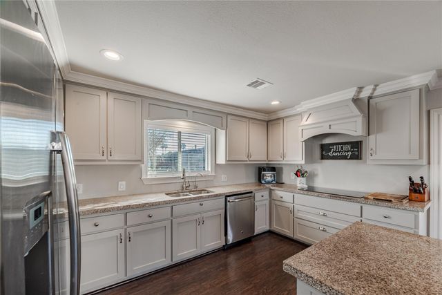 5103 Captains Drive, Dickinson, TX 77539