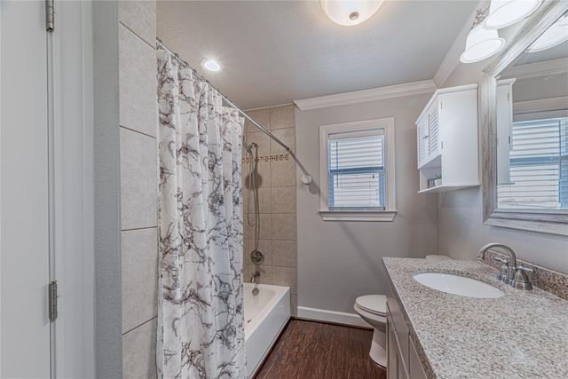 5103 Captains Drive, Dickinson, TX 77539