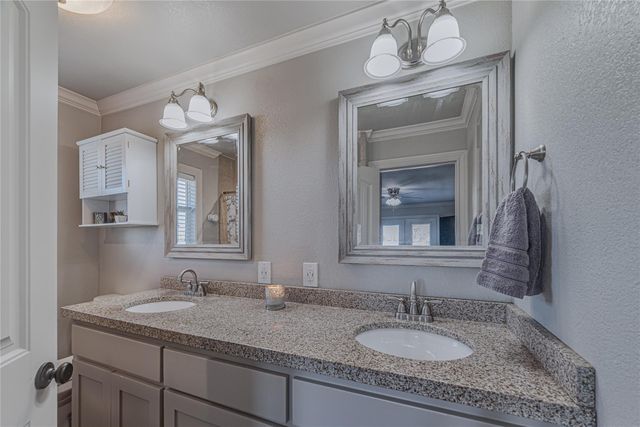 5103 Captains Drive, Dickinson, TX 77539