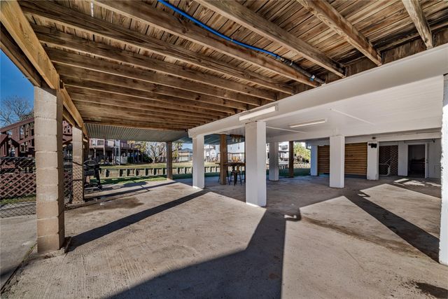 5103 Captains Drive, Dickinson, TX 77539