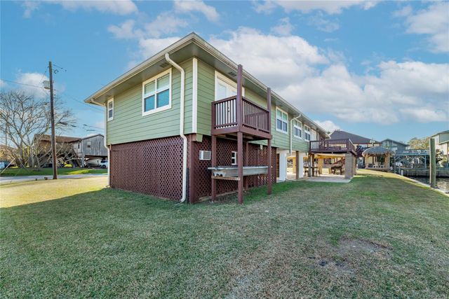 5103 Captains Drive, Dickinson, TX 77539