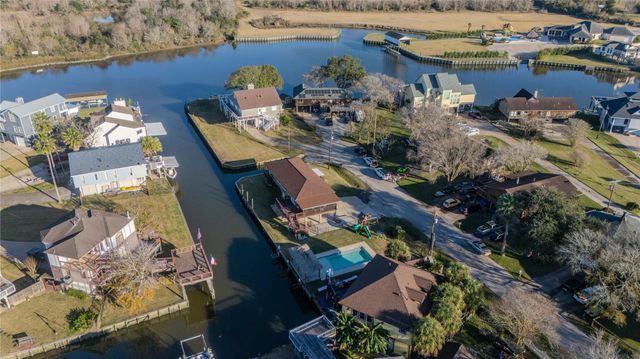 5103 Captains Drive, Dickinson, TX 77539