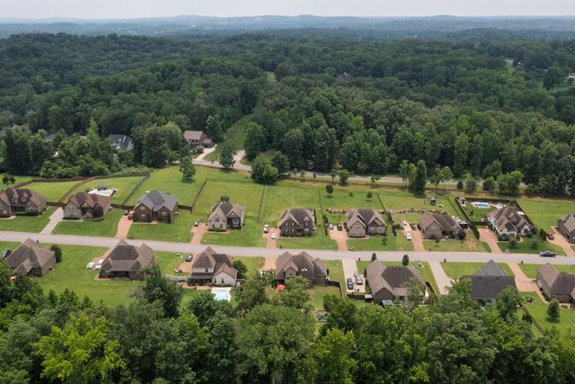 31 Harbor Pt, Lebanon, TN 37087