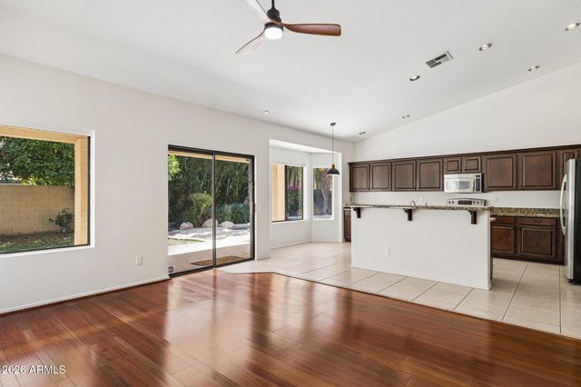 5637 E BEVERLY Lane, Scottsdale, AZ 85254