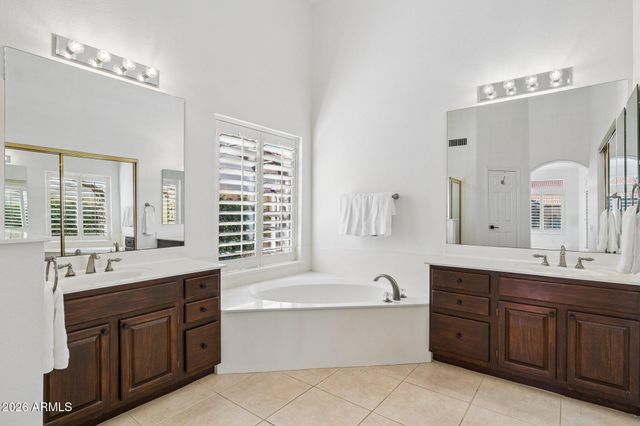 5637 E BEVERLY Lane, Scottsdale, AZ 85254