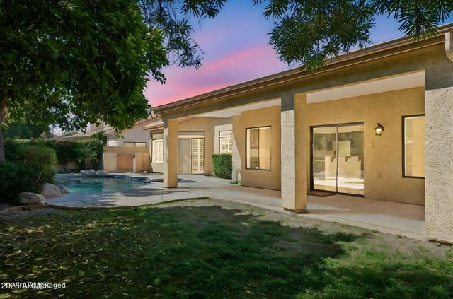 5637 E BEVERLY Lane, Scottsdale, AZ 85254