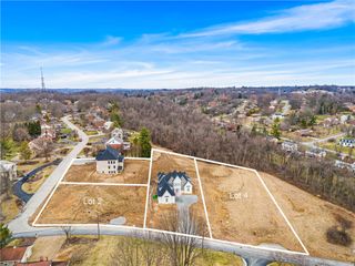 700 Circle, St Clair, PA 15241