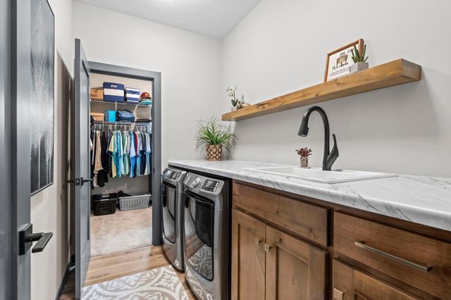 603 Eastland Avenue SE, New Prague, MN 56071