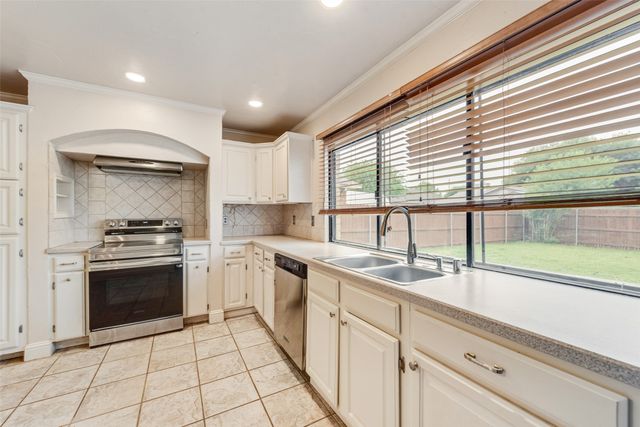 5108 Shannon Drive, The Colony, TX 75056