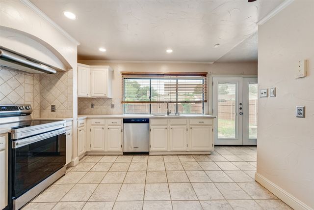 5108 Shannon Drive, The Colony, TX 75056