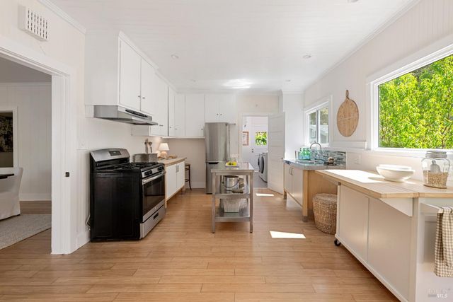 132 Meernaa Ave, Fairfax, CA 94930