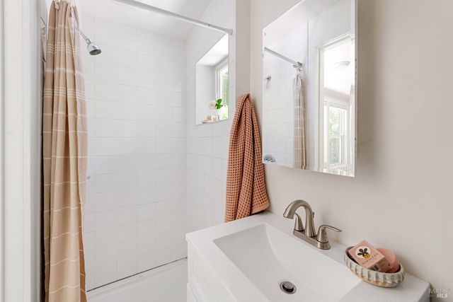 132 Meernaa Ave, Fairfax, CA 94930