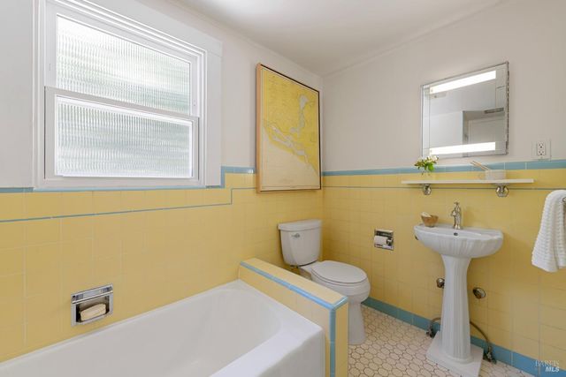 132 Meernaa Ave, Fairfax, CA 94930