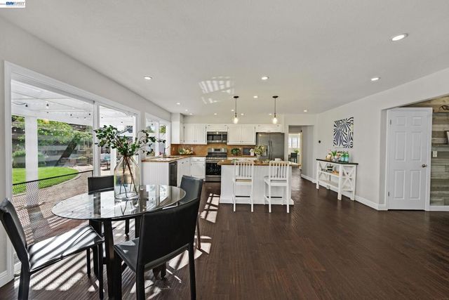 2264 Stonebridge Rd, Livermore, CA 94550