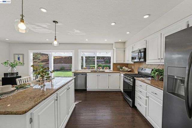 2264 Stonebridge Rd, Livermore, CA 94550