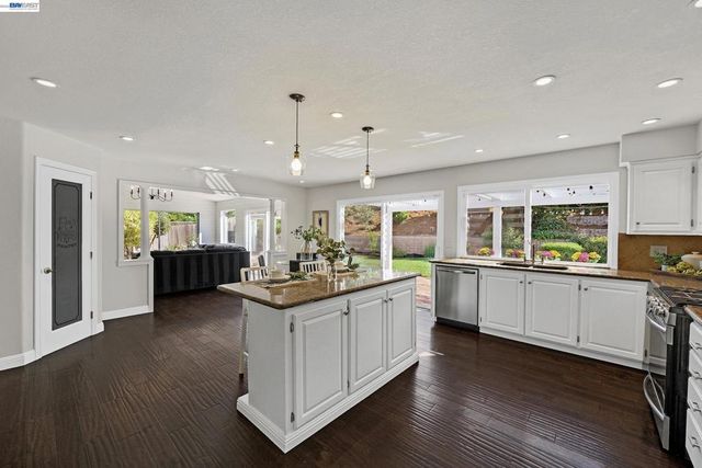 2264 Stonebridge Rd, Livermore, CA 94550