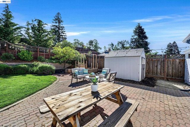 2264 Stonebridge Rd, Livermore, CA 94550