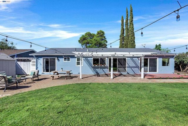 2264 Stonebridge Rd, Livermore, CA 94550