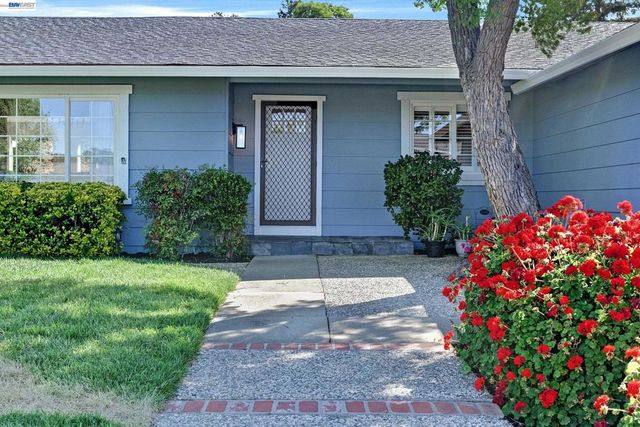 2264 Stonebridge Rd, Livermore, CA 94550