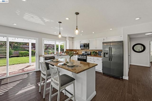 2264 Stonebridge Rd, Livermore, CA 94550