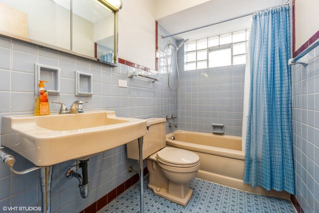 7458 W Touhy Avenue, Chicago, IL 60631