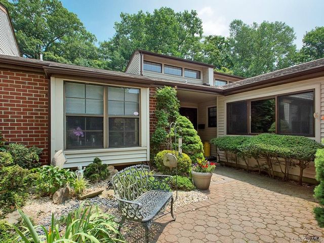 160 Dove Hill Drive, Manhasset, NY 11030
